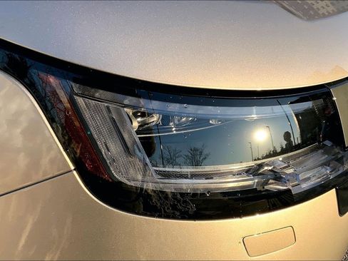 New 2026 Land Rover Range Rover SE image 13