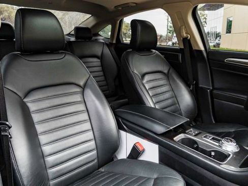 Used 2018 Ford Fusion SE w/ Equipment Group 602A image 28