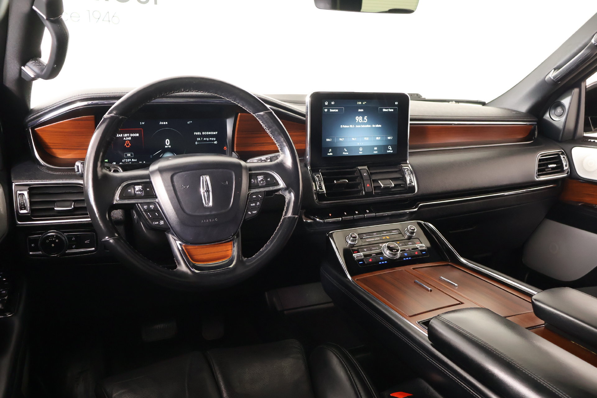 Used 2021 Lincoln Navigator Reserve w/ Luxury Package AWD/4WD image 2