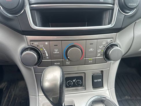 Used 2013 Toyota Highlander SE AWD/4WD image 20