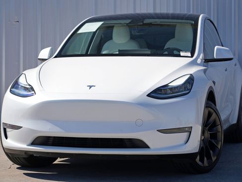 Used 2021 Tesla Model Y Long Range image 3