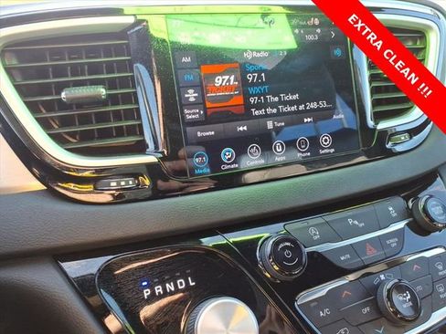 Certified 2020 Chrysler Pacifica Touring-L image 16