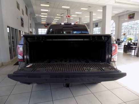 Used 2023 Nissan Titan PRO-4X w/ Pro-4x Convenience Package image 9