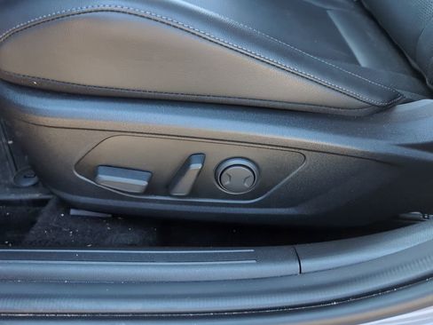 Used 2025 Hyundai Elantra Limited image 22