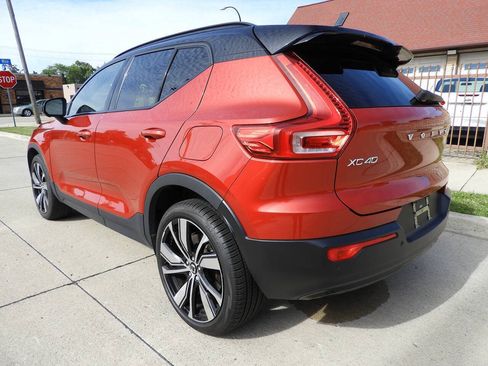 Used 2021 Volvo XC40 P8 Recharge w/ Advanced Package AWD/4WD image 7