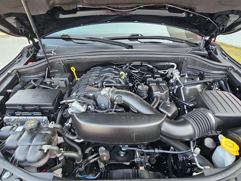 Used 2025 Dodge Durango GT AWD/4WD image 32