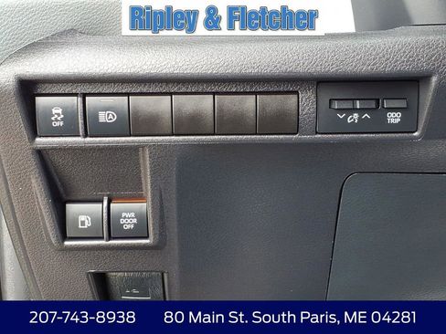 Used 2025 Toyota Sienna XLE FWD image 18