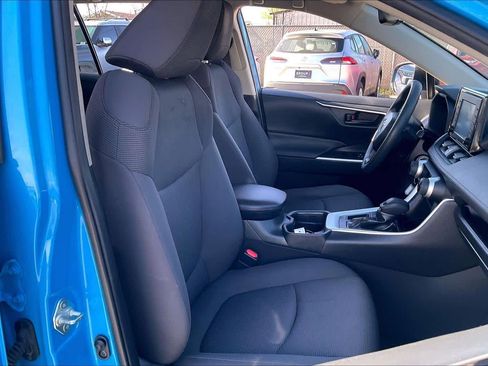 Used 2019 Toyota RAV4 LE image 9