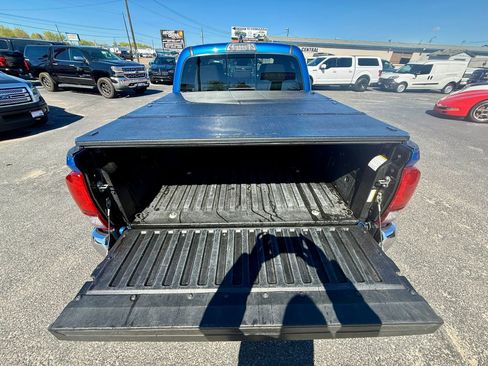 Used 2018 Toyota Tacoma SR5 image 14
