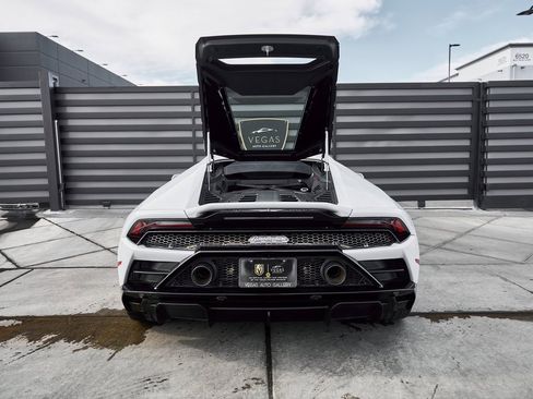 Used 2020 Lamborghini Huracan EVO image 22