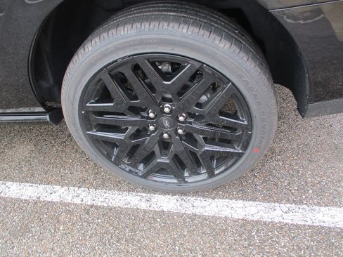 New 2026 Ford Expedition Platinum image 25