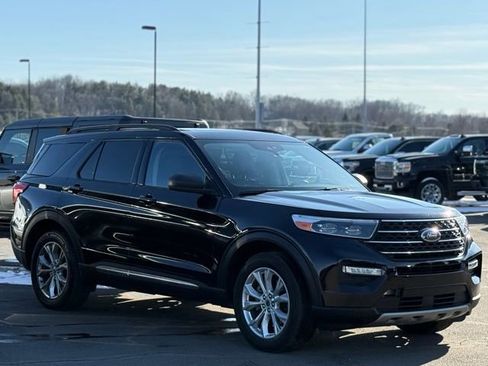 Certified 2020 Ford Explorer XLT w/ Equipment Group 202A image 38