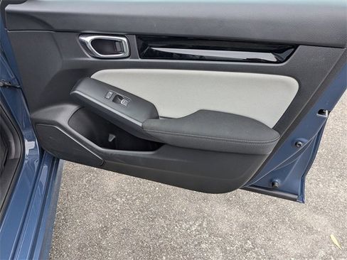 Used 2025 Honda Civic Sport image 32