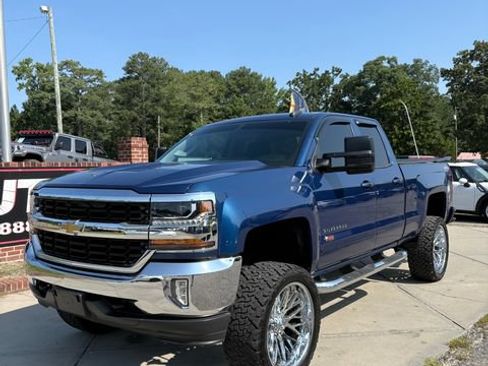 Used 2017 Chevrolet Silverado 1500 LT w/ All Star Edition AWD/4WD image 2