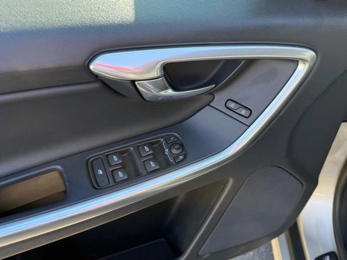 Used 2017 Volvo XC60 T6 Dynamic w/ Preferred Option Package image 16