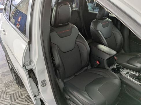 Used 2017 Jeep Cherokee Trailhawk w/ Cold Weather Group image 30