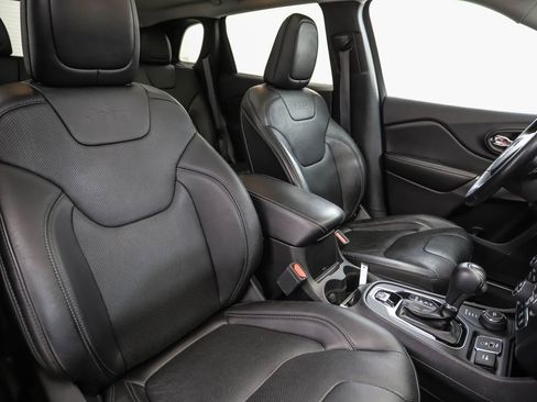 Used 2020 Jeep Cherokee Limited image 33