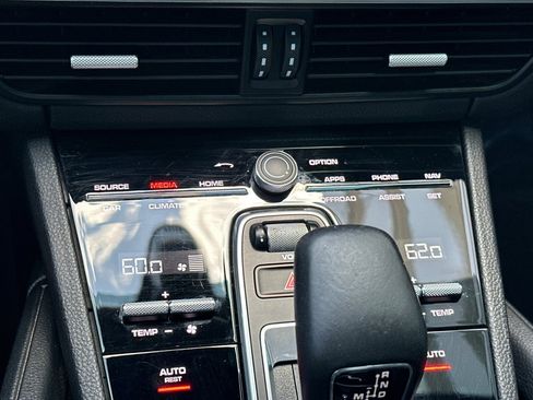 Certified 2023 Porsche Cayenne AWD/4WD image 21