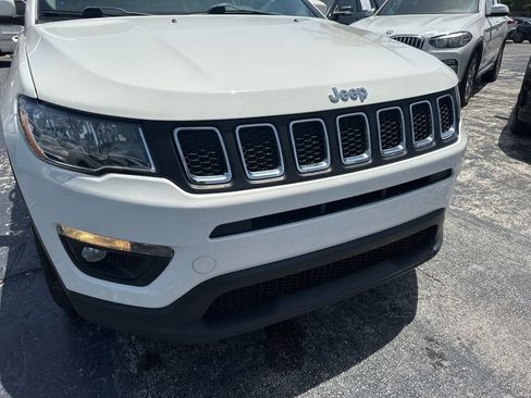 Used 2019 Jeep Compass Latitude FWD image 12