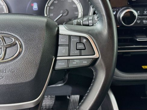 Used 2023 Toyota Highlander XLE FWD image 25