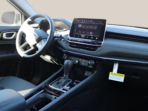 New 2026 Jeep Compass Latitude AWD/4WD image 17