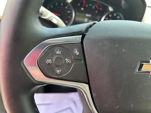 Used 2023 Chevrolet Traverse LT FWD image 15