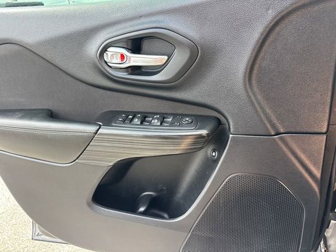 Used 2017 Jeep Cherokee Latitude image 22