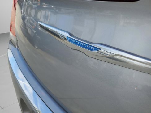 Used 2018 Chrysler 300 Limited w/ Safetytec Plus Group image 7