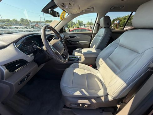 Used 2021 Chevrolet Traverse LT w/ LT Premium Package AWD/4WD image 23