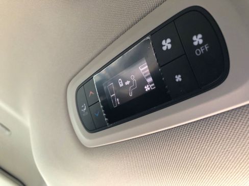 Used 2021 Chrysler Voyager LX image 20