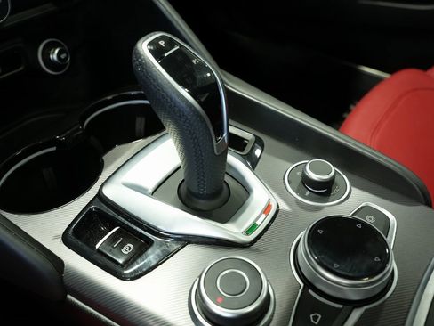 Used 2022 Alfa Romeo Giulia Veloce image 36