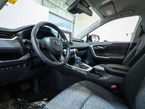 Used 2020 Toyota RAV4 XLE image 12