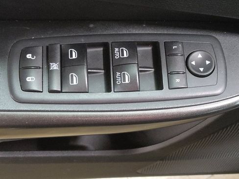 Used 2020 Jeep Cherokee Trailhawk w/ Comfort/Convenience Group AWD/4WD image 27