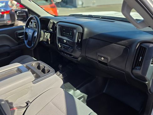 Used 2018 Chevrolet Silverado 1500 Custom w/ Trailering Package image 9