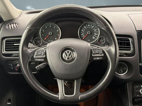Used 2014 Volkswagen Touareg Sport AWD/4WD image 15