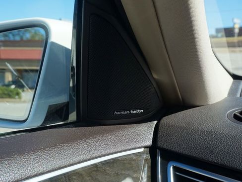 Used 2014 Mercedes-Benz E 550 4MATIC Sedan image 40