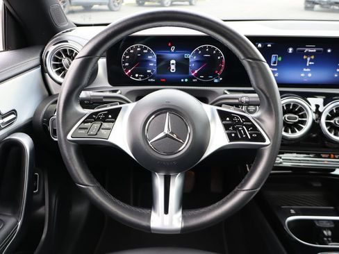 Used 2025 Mercedes-Benz CLA 250 4MATIC image 18