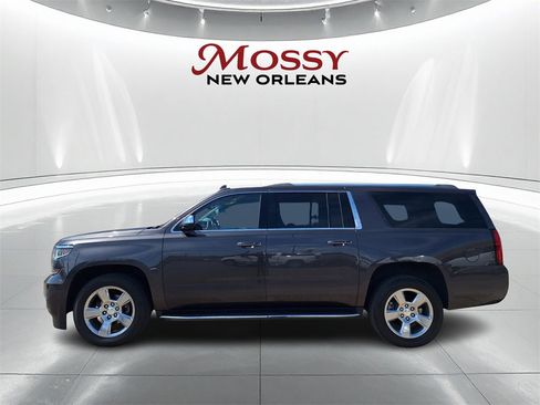 Used 2018 Chevrolet Suburban Premier image 8