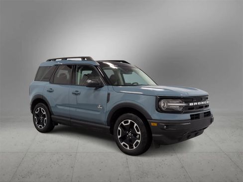 Used 2023 Ford Bronco Sport Outer Banks w/ Tech Package image 2