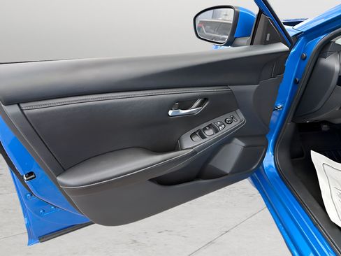 Certified 2025 Nissan Sentra SV FWD image 17
