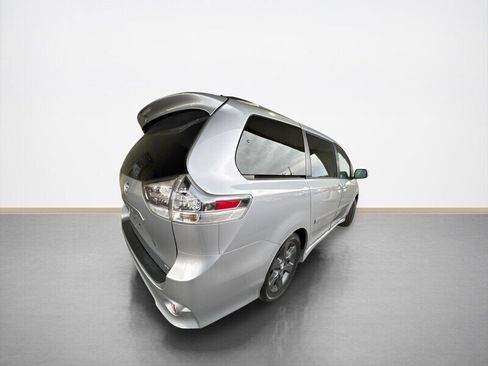 Used 2013 Toyota Sienna SE image 4