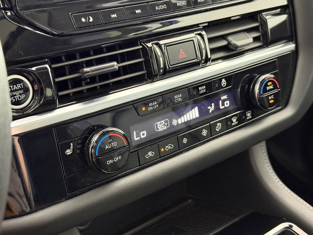 Used 2023 Nissan Pathfinder SL AWD/4WD image 28