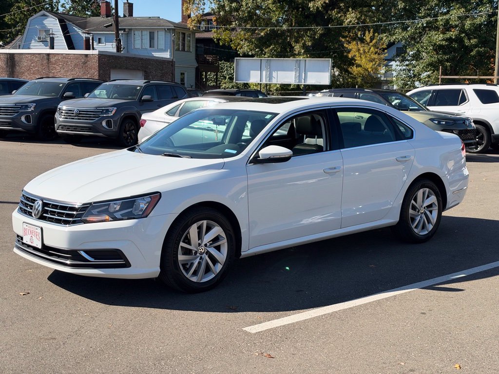 Used 2018 Volkswagen Passat 2.0T SE FWD image 1