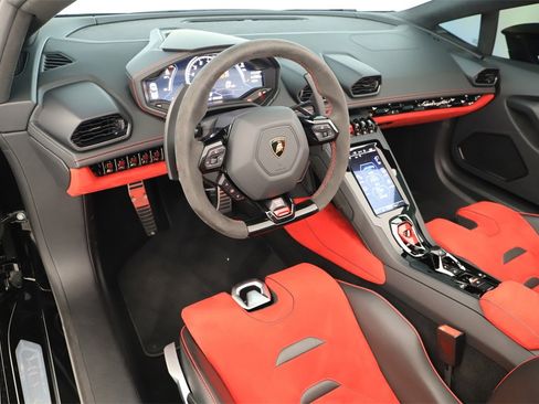 Used 2022 Lamborghini Huracan EVO image 15