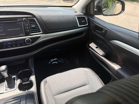 Used 2016 Toyota Highlander Plus AWD/4WD image 20