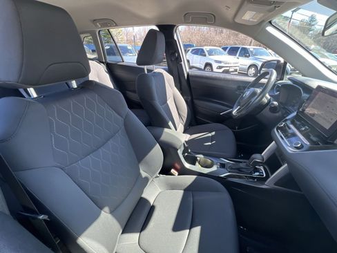 Used 2023 Toyota Corolla Cross LE image 25