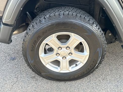 Used 2021 Jeep Wrangler Unlimited Sport image 40