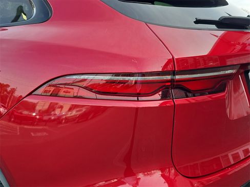 Used 2024 Jaguar F-PACE R-Dynamic S image 10