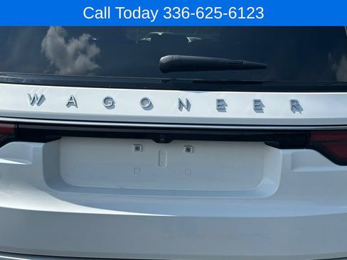 Used 2025 Jeep Wagoneer L Series III w/ Premium Group I AWD/4WD image 13