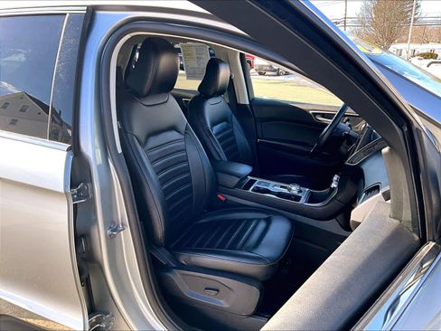 Used 2024 Ford Edge SEL image 11